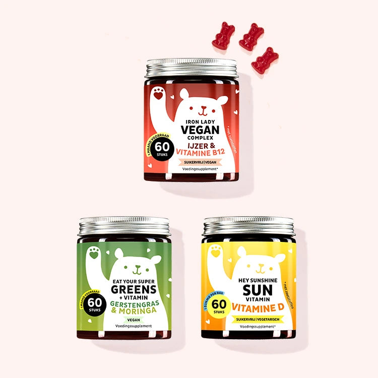 Set van 3 "Green Iron Boost" bestaande uit de Iron Lady Vegan Vitamins met ijzer, de Hey Sunshine Sun Vitamins met vitamine D en de Eat your Super Greens Vitamins met gerstegras van Bears with Benefits.